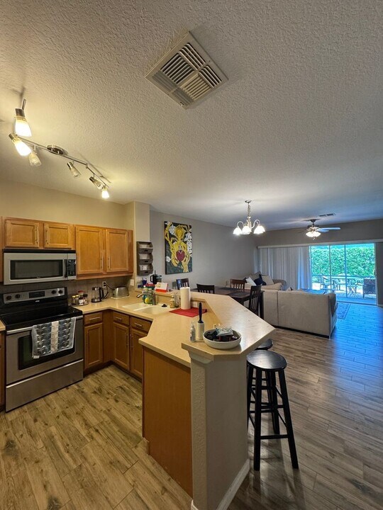 10063 Pacific Pines Ave in Ft. Myers, FL - Foto de edificio