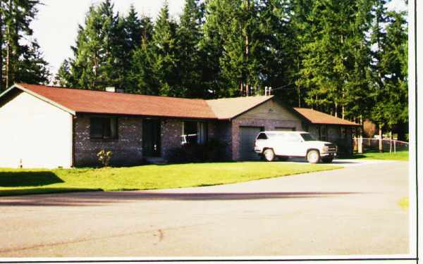 19108-19110 5th Ave E in Spanaway, WA - Building Photo