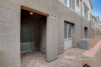 1519 Layla Crossing Ave in Henderson, NV - Foto de edificio - Building Photo