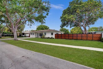2125 Alamanda Dr in North Miami, FL - Building Photo - Building Photo