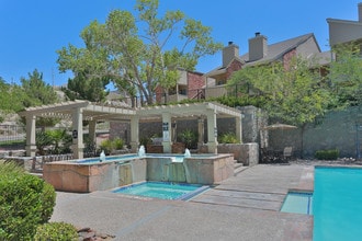 Chimneys in El Paso, TX - Foto de edificio - Building Photo