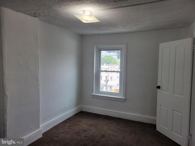 512 Chain St in Norristown, PA - Building Photo - Building Photo