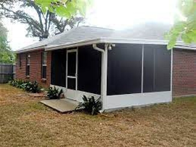 2323 Anniston Oaks Dr in Gulfport, MS - Building Photo - Building Photo