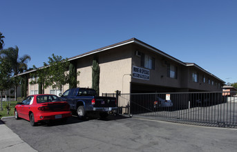 Palm Court in Riverside, CA - Foto de edificio - Building Photo