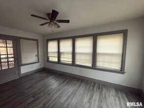 3013 Knoxville Ave in Peoria, IL - Building Photo - Building Photo