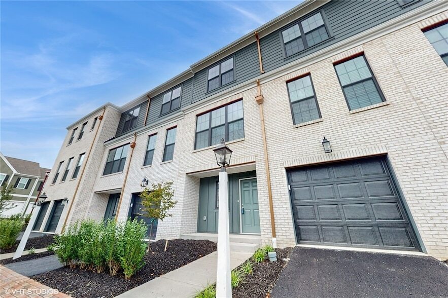 314 E Lk St in Cranberry Township, PA - Building Photo