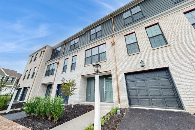 property at 314 E Lk St