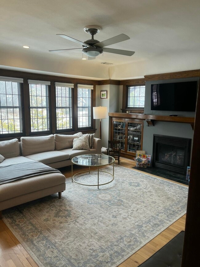 5909 W Washington Blvd in Milwaukee, WI - Building Photo - Building Photo