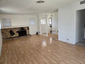 7646 De Soto Ave in Canoga Park, CA - Building Photo - Building Photo