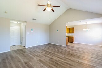 404 Ridge Dr in Everman, TX - Foto de edificio - Building Photo