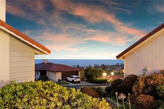 25 Ocean Crest Ct in Rancho Palos Verdes, CA - Building Photo - Building Photo