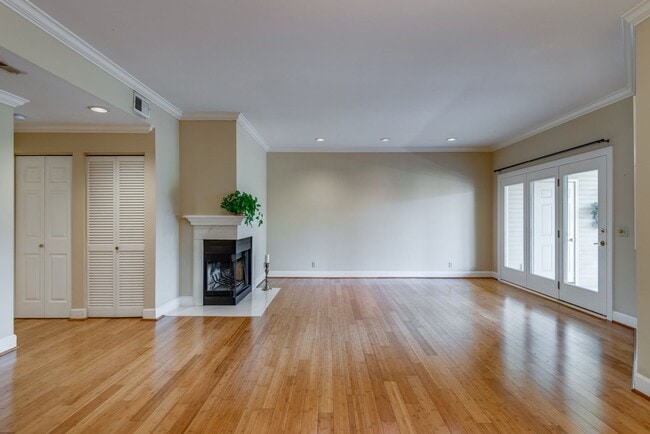 property at 218 Boxmere Pl