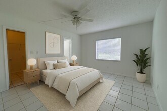 2750 Forest Hills Blvd in Coral Springs, FL - Building Photo - Building Photo