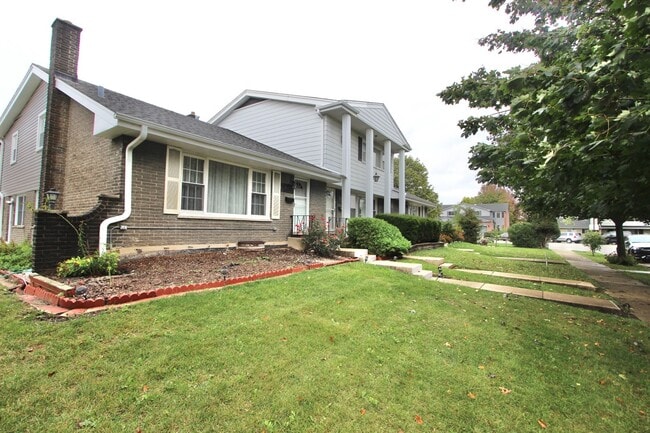 7108 W Niles Ave in Niles, IL - Building Photo - Building Photo