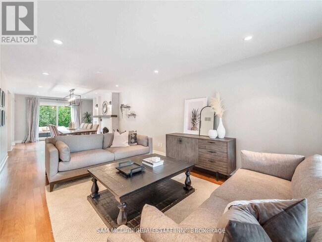 2212 Florian Rd in Mississauga, ON - Building Photo - Building Photo