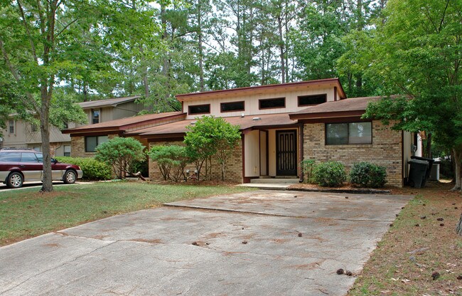 2011 Bradford Ct in Tallahassee, FL - Building Photo - Building Photo