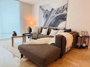 1200 Brickell Bay Dr in Miami, FL - Building Photo - Building Photo