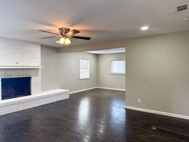 property at 5619 Iowa St