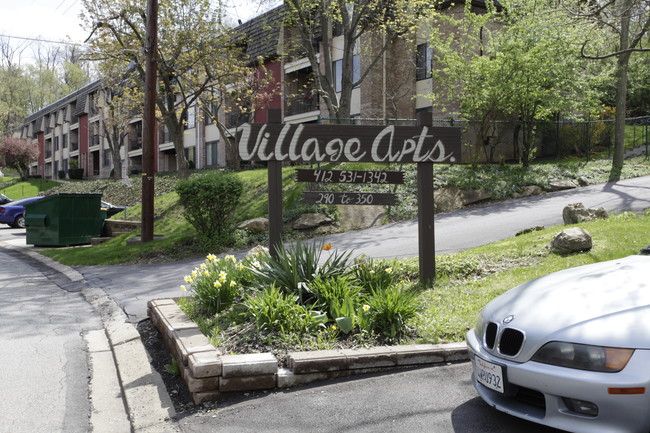 Village Apartments in Pittsburgh, PA - Building Photo - Building Photo