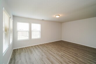 5306 Freshwater Way in San Antonio, TX - Foto de edificio - Building Photo