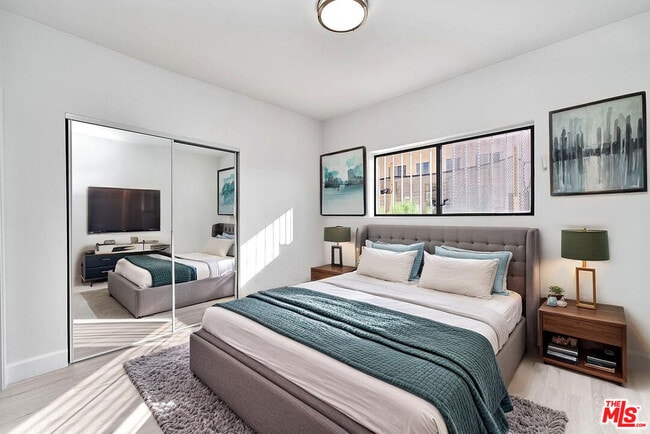 536 N Oxford Ave in Los Angeles, CA - Building Photo - Building Photo