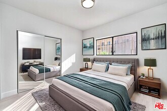 536 N Oxford Ave in Los Angeles, CA - Building Photo - Building Photo