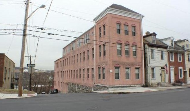 1198 Butler St in Easton, PA - Building Photo