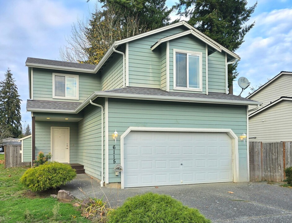 6115 81st Pl NE in Marysville, WA - Foto de edificio