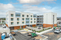 Valley Senior Village in Escondido, CA - Foto de edificio - Building Photo