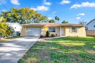 124 Crystal Beach Ave in Crystal Beach, FL - Building Photo