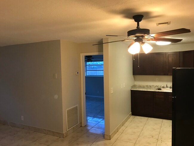 211 SE 4th Ave, Unit B in Boynton Beach, FL - Building Photo - Building Photo