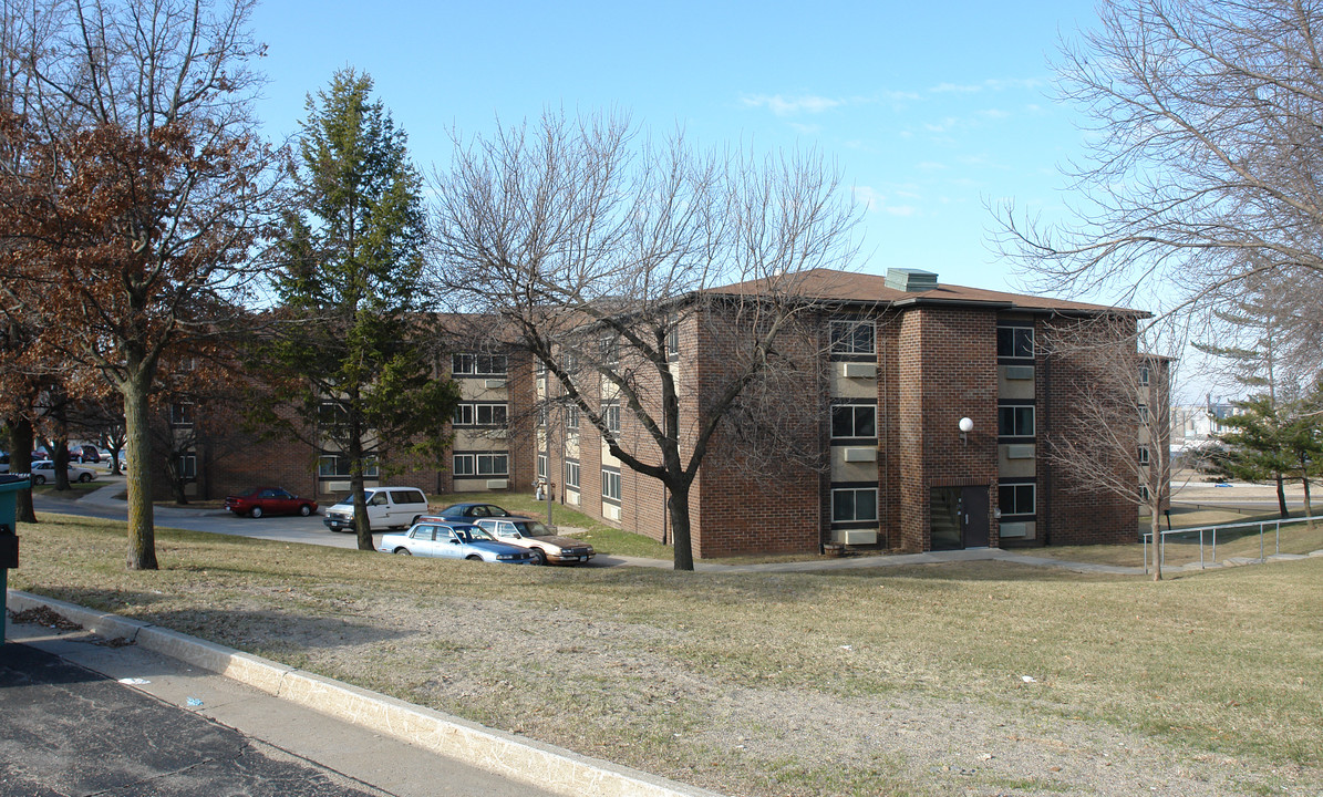 Stonecrest Apartments in Des Moines, IA - Building Photo