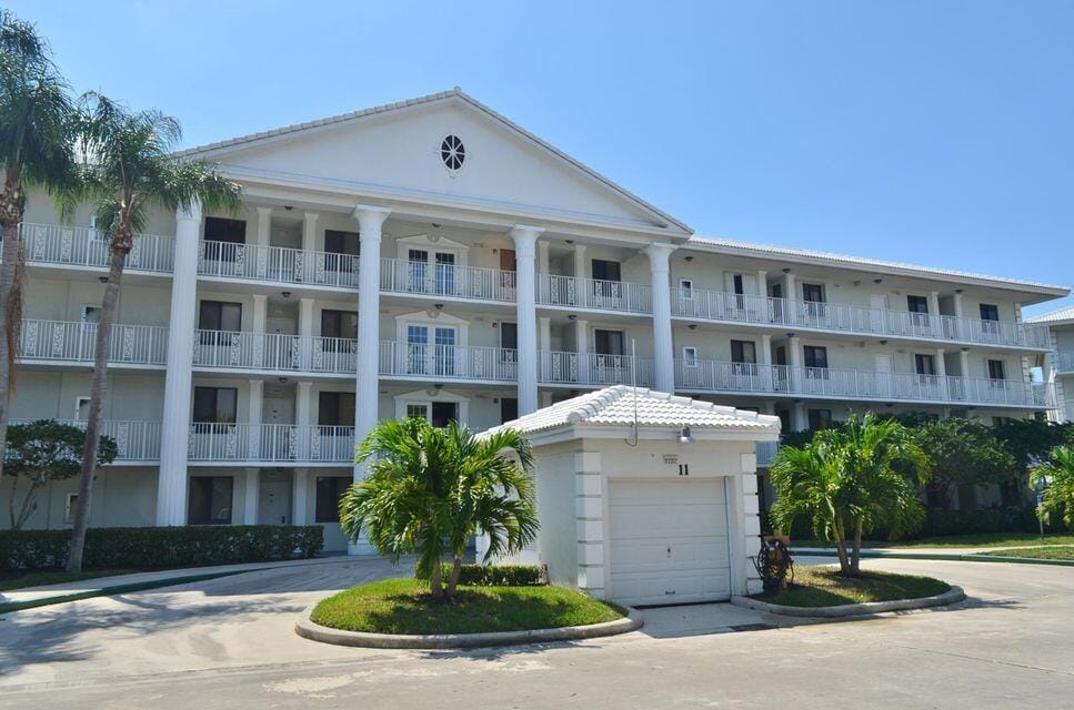 2721 Village Blvd in West Palm Beach, FL - Building Photo