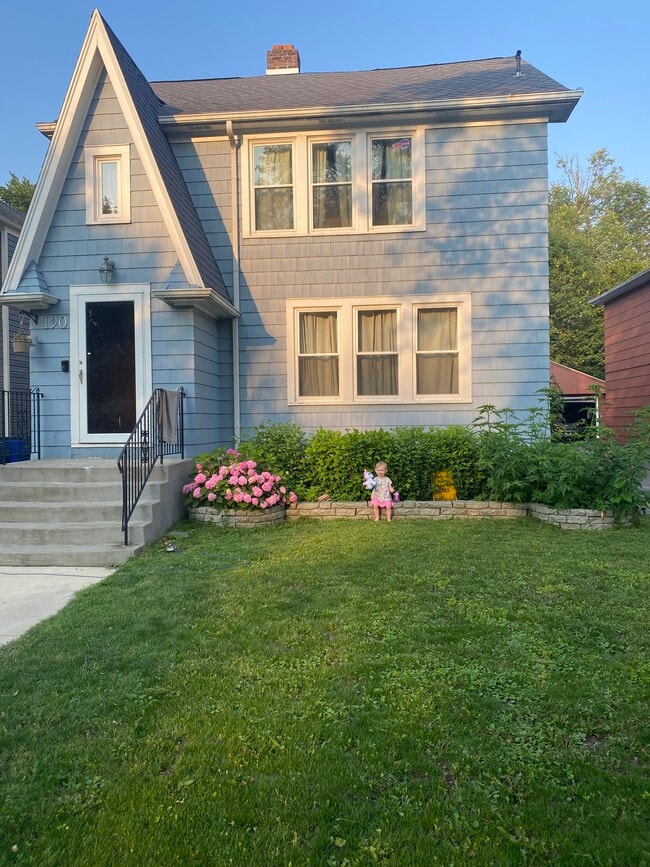 190 Hamilton Dr, Unit 190 Hamilton Drive Upper in Buffalo, NY - Foto de edificio - Building Photo