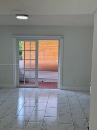 10907 N Kendall Dr in Miami, FL - Building Photo - Building Photo