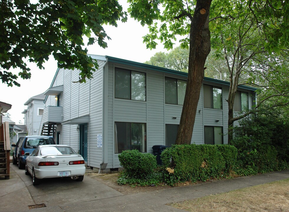 1390 Patterson St in Eugene, OR - Building Photo