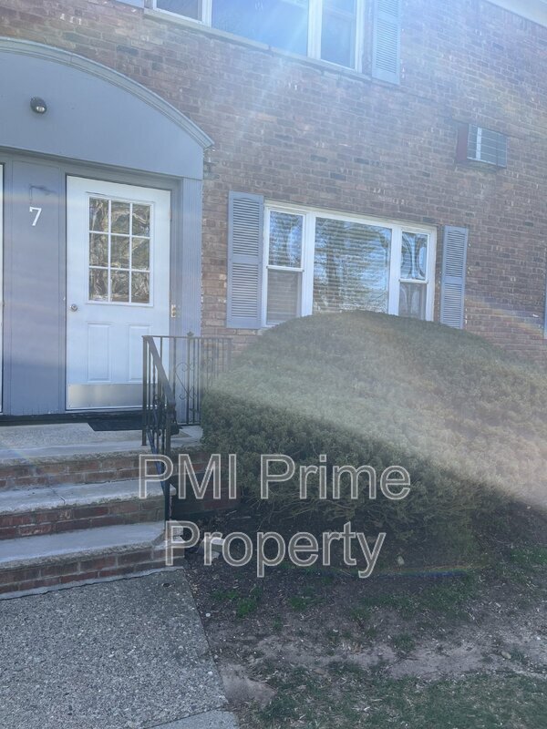 property at 7 Wedgewood Dr