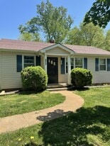 1186 Winesap Rd in Madison Heights, VA - Building Photo