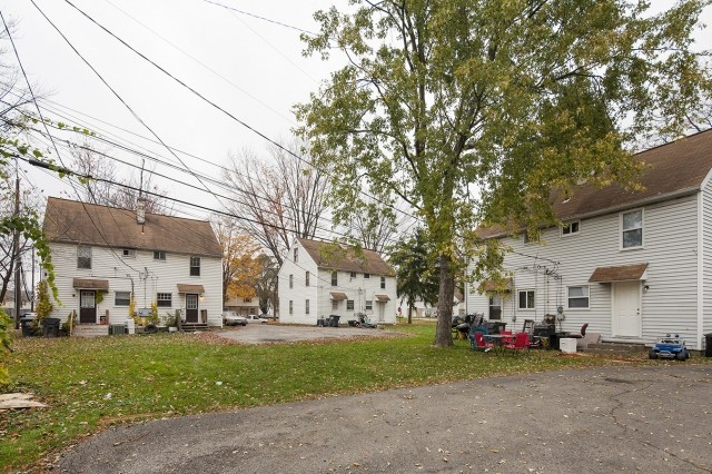 Woodcliff Condominiums in Whitehall, OH - Building Photo - Other