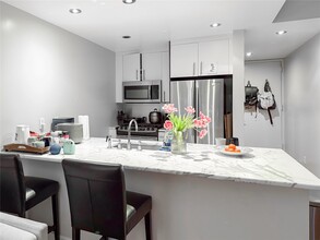 310 W 53rd St in New York, NY - Building Photo - Building Photo