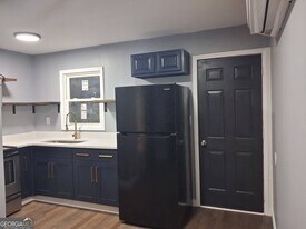 107b Parkview Dr in Barnesville, GA - Building Photo