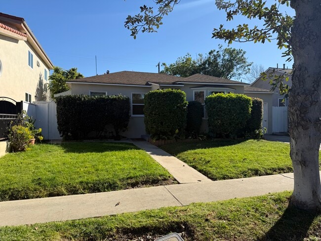 12106 Clarkson Rd in Los Angeles, CA - Building Photo - Building Photo