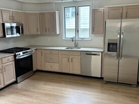 24 Oakwood Ave. in White Plains, NY - Building Photo