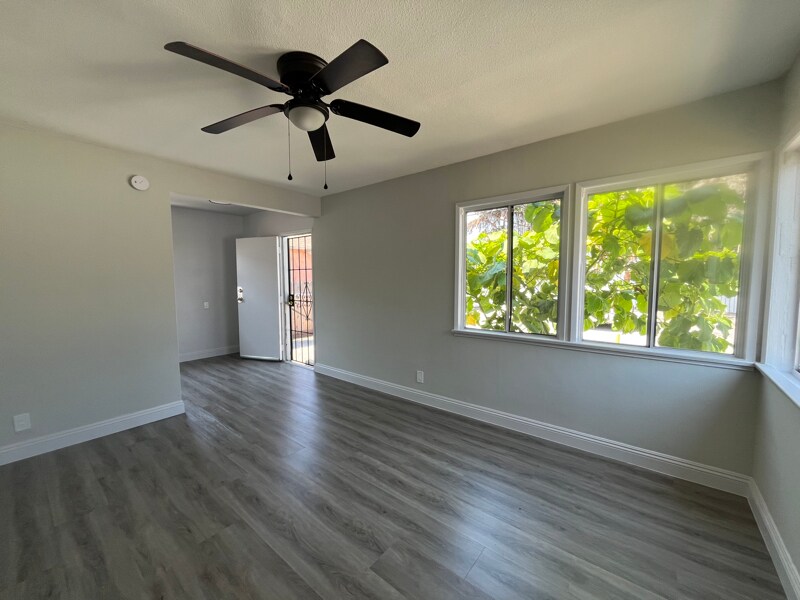 732 W Imperial Hwy in Los Angeles, CA - Building Photo