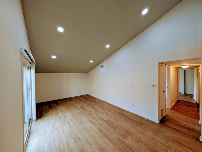 property at 1085 Merrimar Cir N
