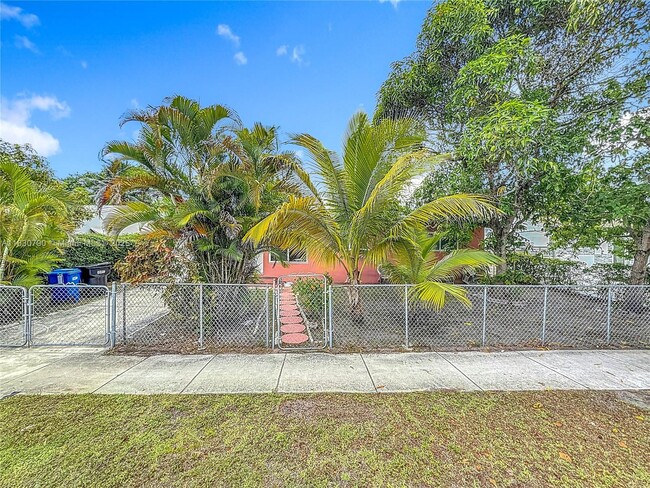 15705 NE 10th Ave in North Miami Beach, FL - Building Photo - Building Photo