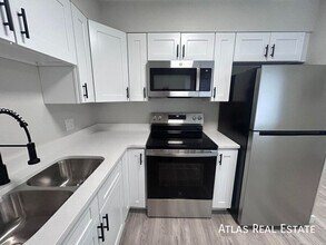 551 S Fairfax St in Glendale, CO - Building Photo - Building Photo