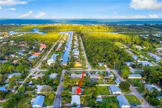 9026 SE Bobwhite St in Hobe Sound, FL - Foto de edificio - Building Photo