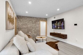 6450 Perry St in Hollywood, FL - Building Photo - Building Photo