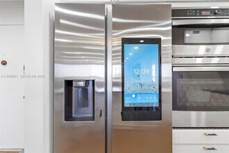 600 Three Islands Boulevard in Hallandale Beach, FL - Foto de edificio - Building Photo